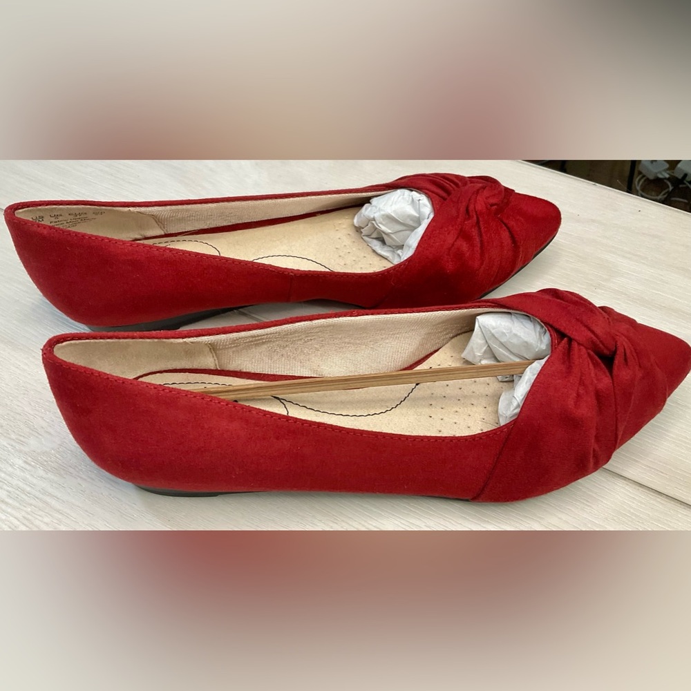 Red Life Stride flats Size 7 New without the box